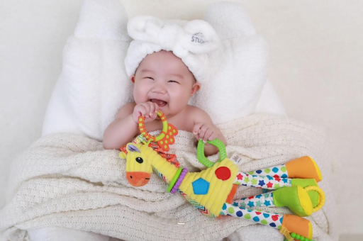 珠海三个月宝宝正确抱姿