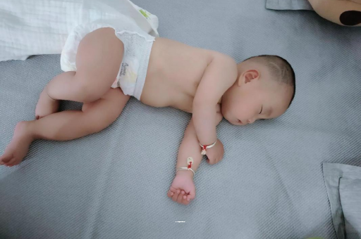珠海3个月宝宝怎么抱